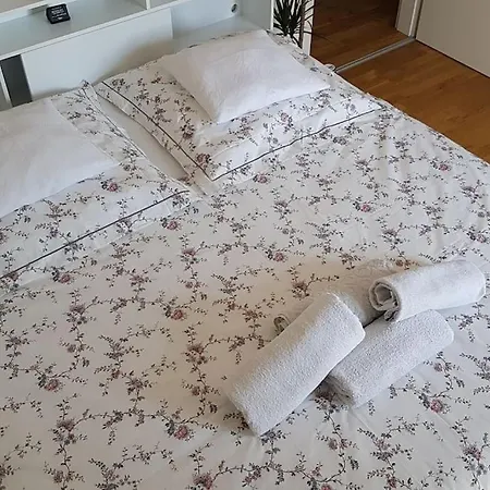 3-zimmer-wohnung In Maerchenstadt! Apartment